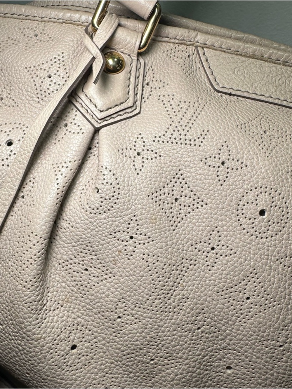 Louis Vuitton Mahina Leather Perforated Hobo Shoulder Bag - Picture 3 of 16